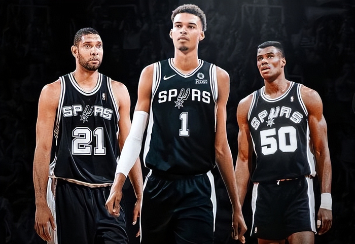 莱切2-1都灵，班达、拉萨纳-库利巴利建功（班达、拉萨纳-库利巴利破门，莱切2-1力克都灵）