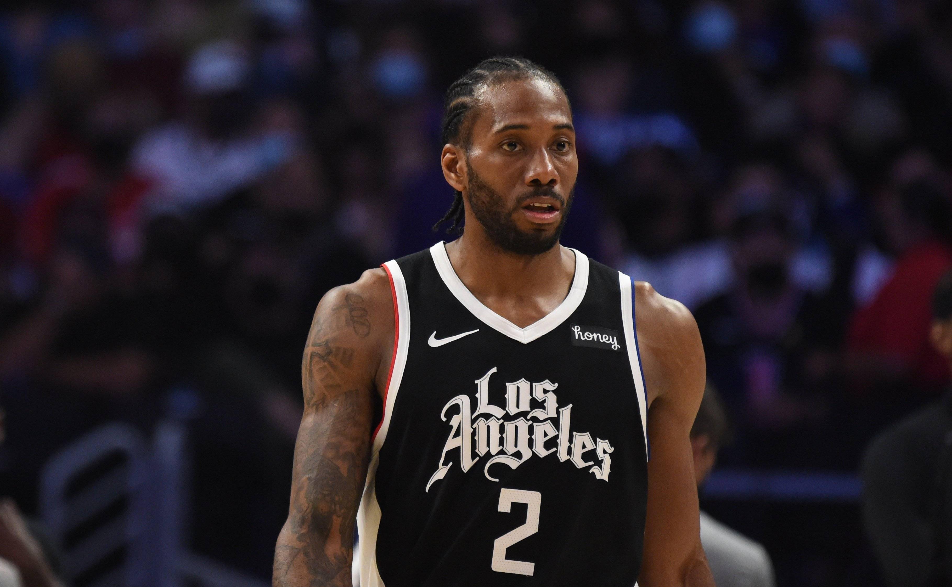 阿森纳vs拜仁：萨卡、埃泽首发，凯恩、奥利塞、卡尔出战（阿森纳对阵拜仁：萨卡、埃泽先发，凯恩、奥利塞、卡尔登场）