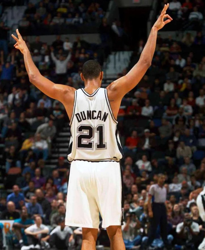 巴萨vs法兰克福首发：亚马尔、莱万出战，拉什福德替补（巴萨对法兰克福首发公布：亚马尔、莱万先发，拉什福德替补）